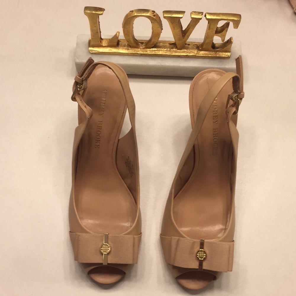 Audrey Brooke Open-toe wedges